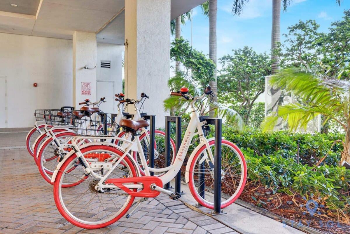 Amenities Balcony W Stunning Views-Beachfront Hallandale Beach Esterno foto